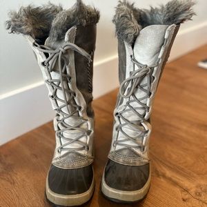 Sorel Cate the Great gray waterproof boots